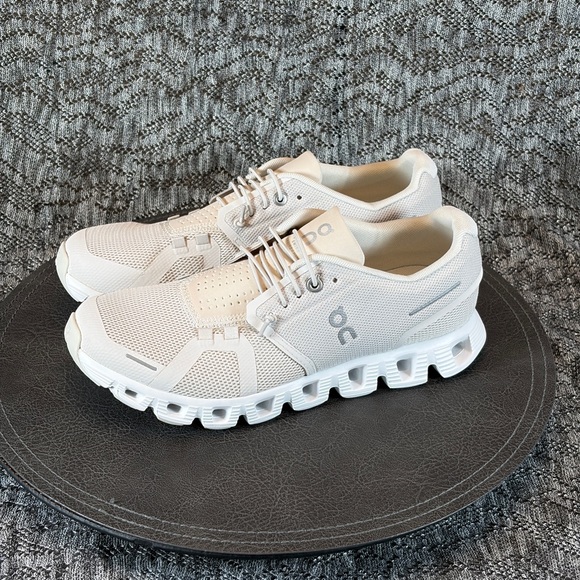 ON Cloud 5 Running Shoes Women's 8.5 Pearl white - Picture 5 of 10